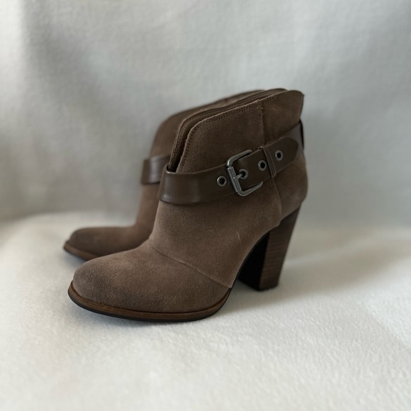 BCBG Size 6M Taupe Brown Leather/ Suede Booties - Picture 2 of 16